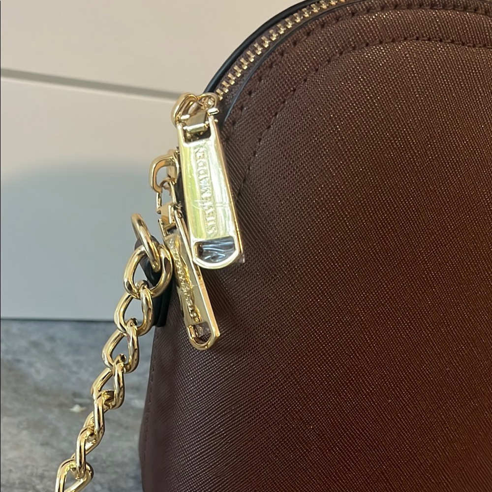Steve Madden Burgundy Crossbody Bag with Gold Chain - Picture 3 of 5